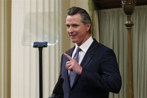 Barabak: Can Newsom kinda-sorta run for president and still do his job?